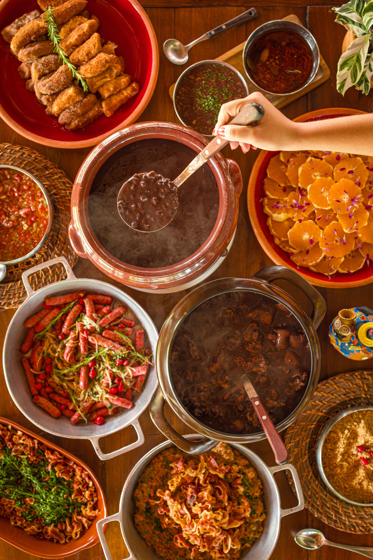 Feijoada completa servida aos sábados