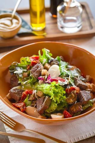 Salada Do Parque com cubos de mignon